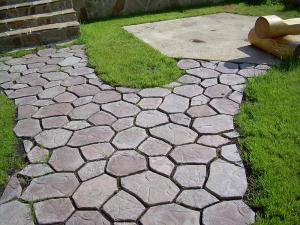 Оптимальный вариант для производства тротуарной плитки – цемент